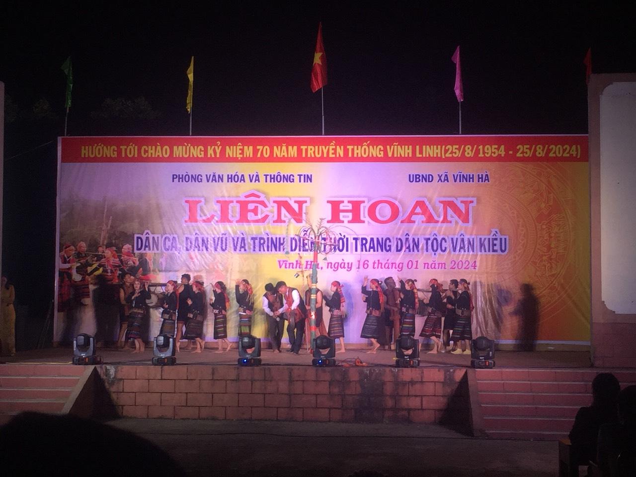Liên hoan dân ca, dân vũ và trình diễn thời trang dân tộc Vân Kiều